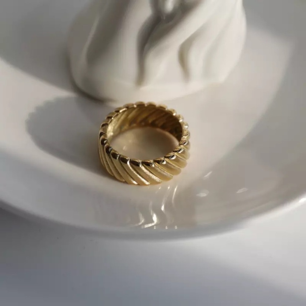 Gold vermeil ring size 6 anti tarnish